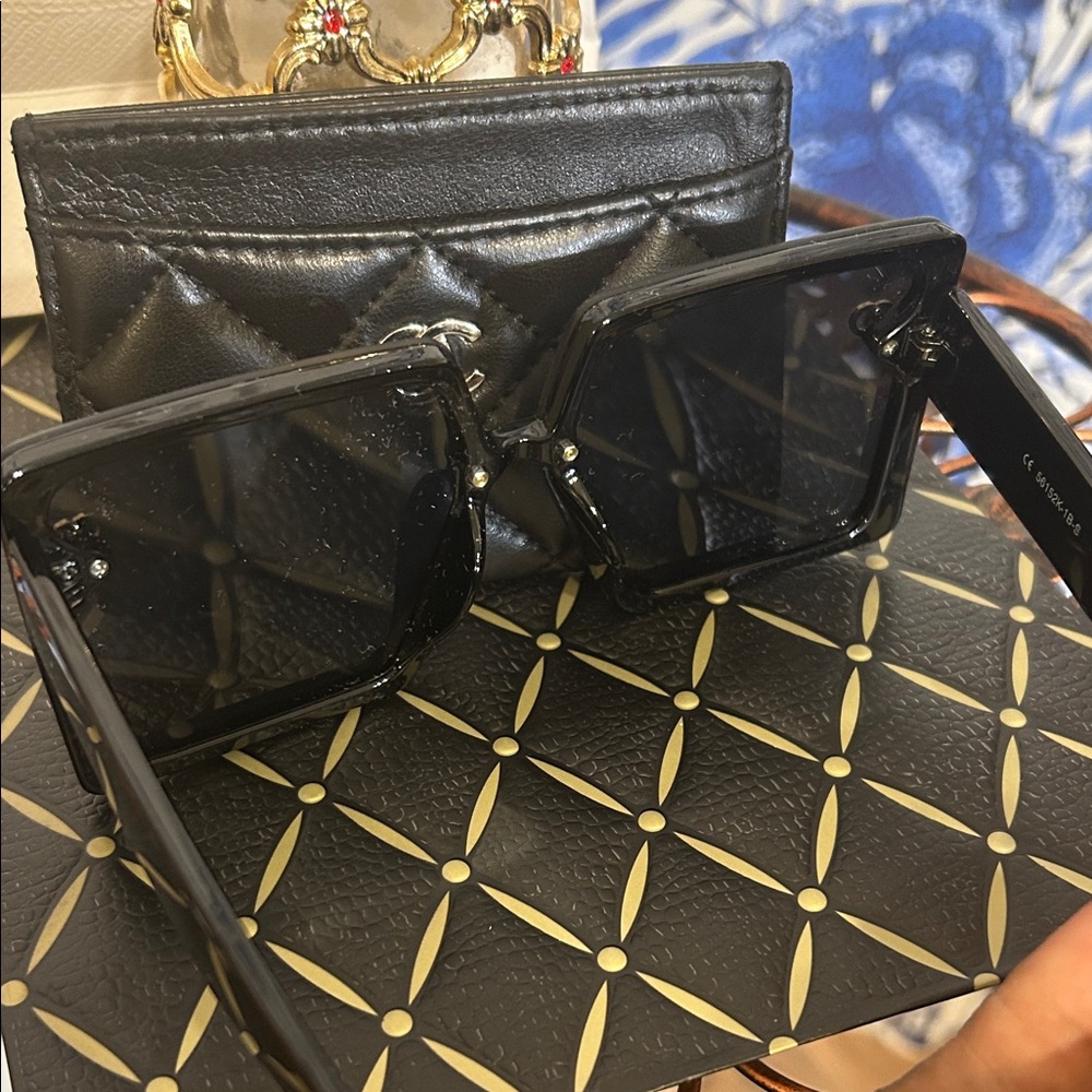 Prada Gift Bag with Free Gifts - Picture 8 of 14